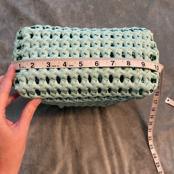 Teal Plastic Woven Tote 💗 - Picture 4 of 7